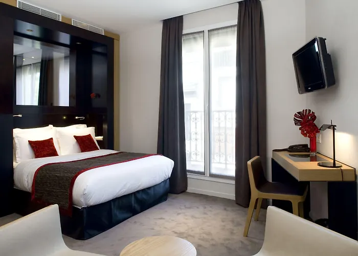 Marceau Champs-Elysees Parijs